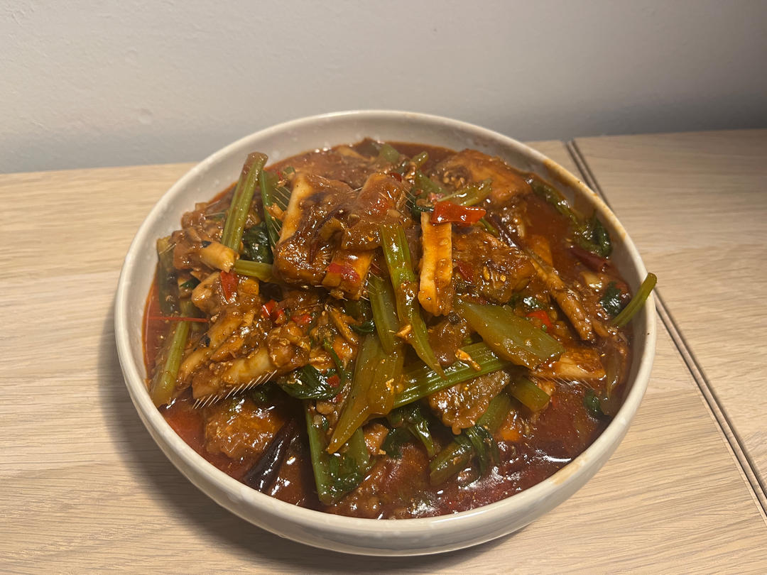 家常红烧带鱼，香辣入味，好吃下饭！