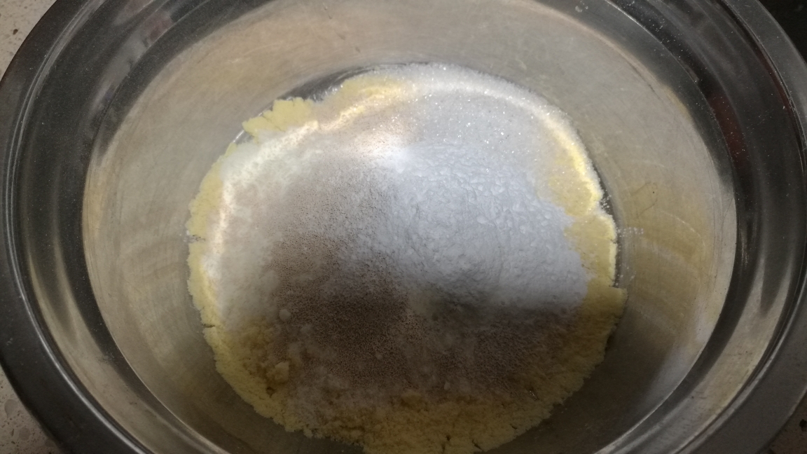 玉米面发糕电蒸箱的做法 步骤2