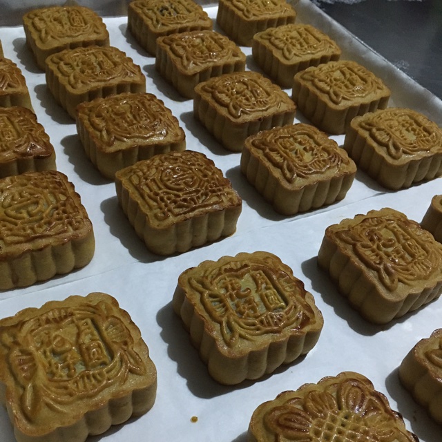 广式月饼——蛋黄莲蓉月饼