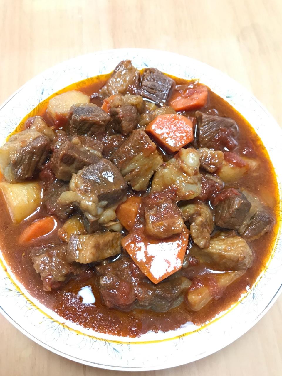 桃之夭夭洛做的一个话唠包教包会的香浓红烩牛腩