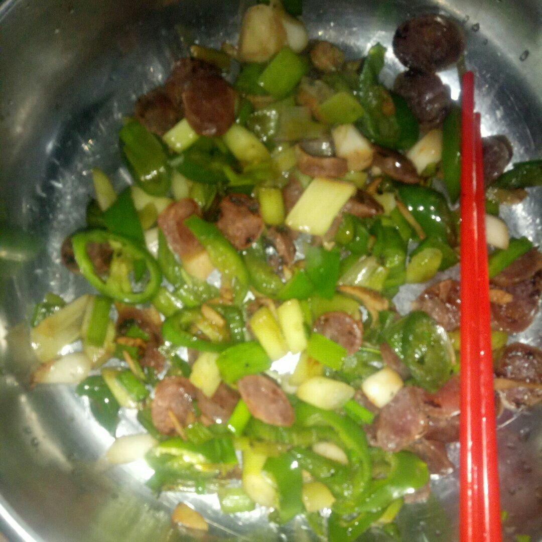 蒜苗炒香肠