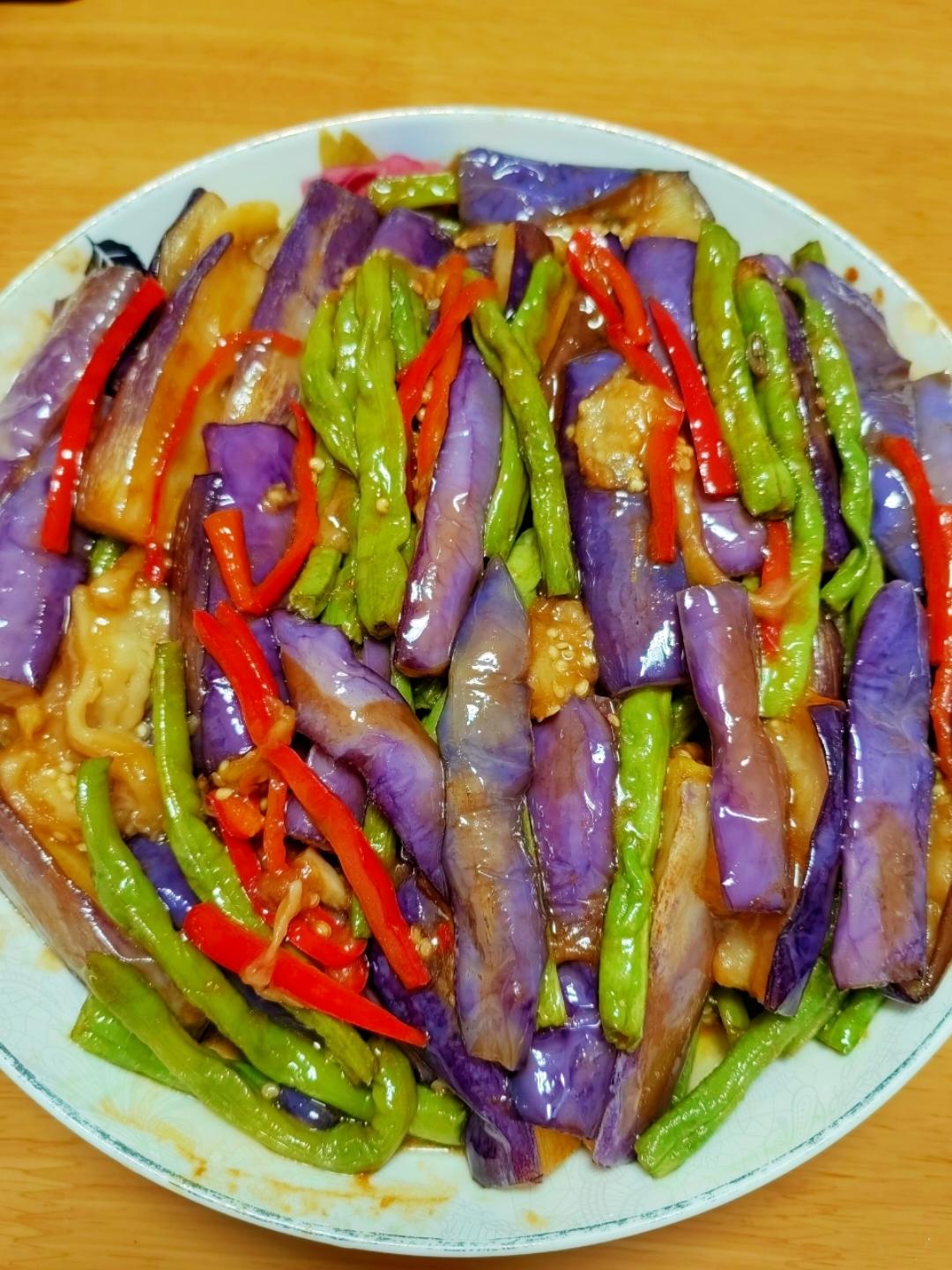 鲜香味美的茄子炒豆角