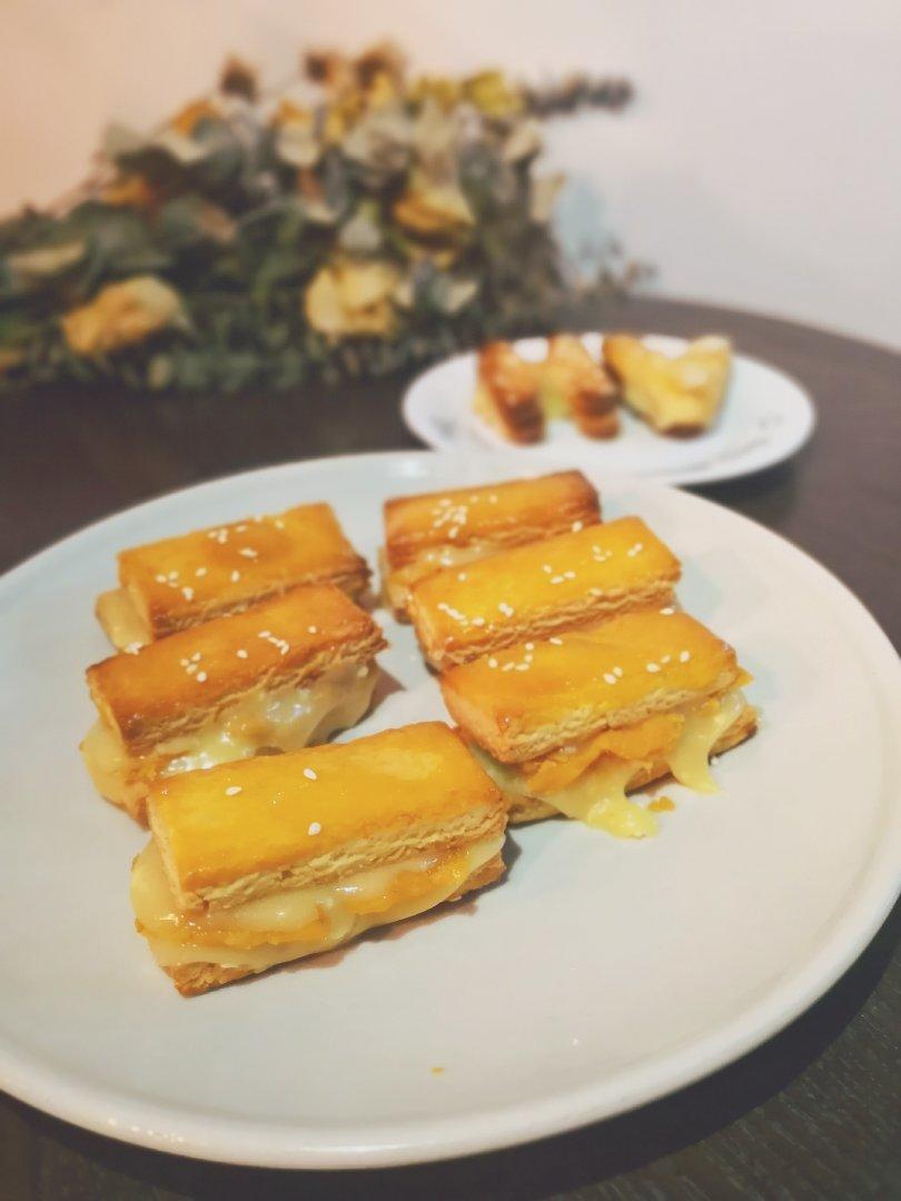 咸蛋黄肉松牛轧酥