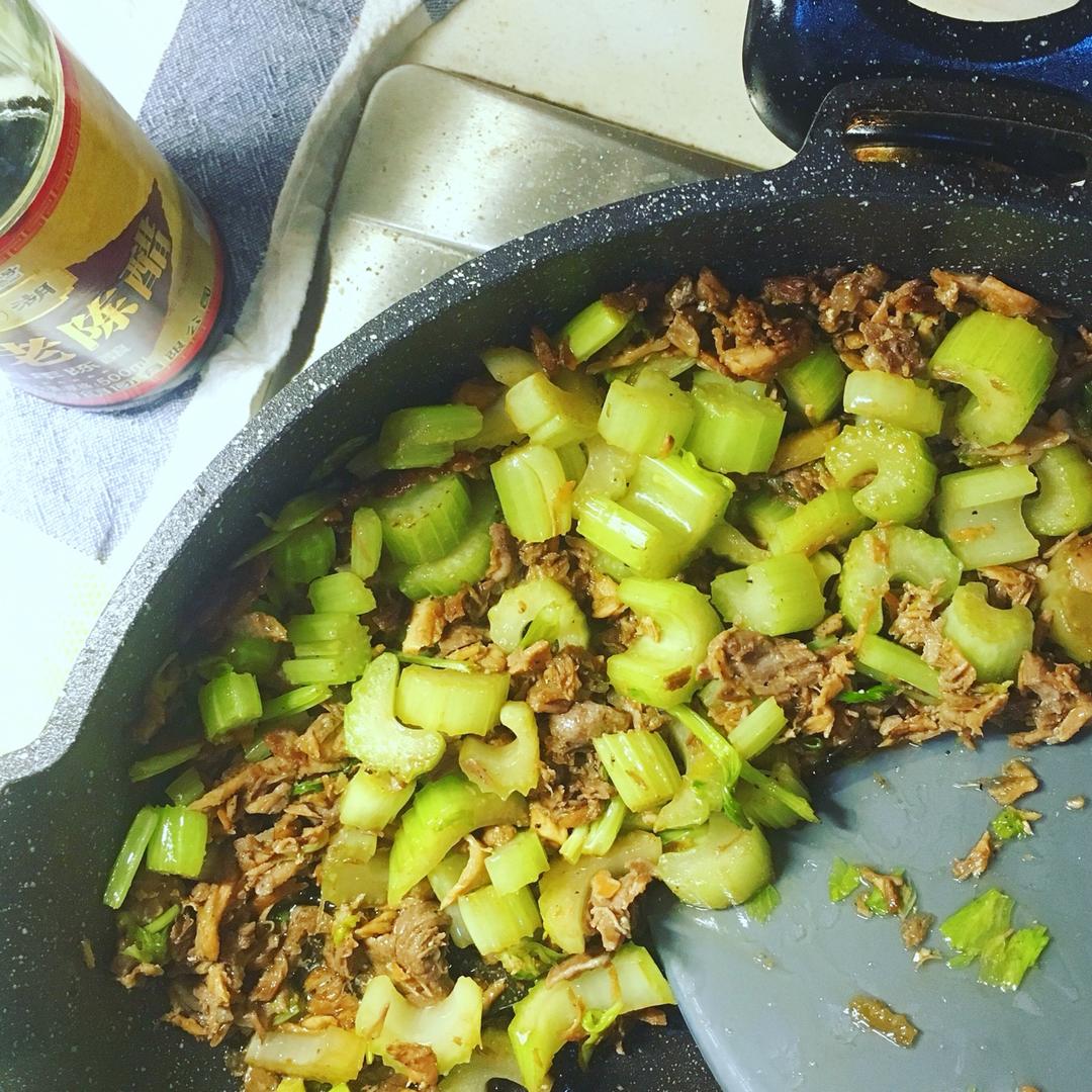 【健康三餐】鱼肉末炒西芹