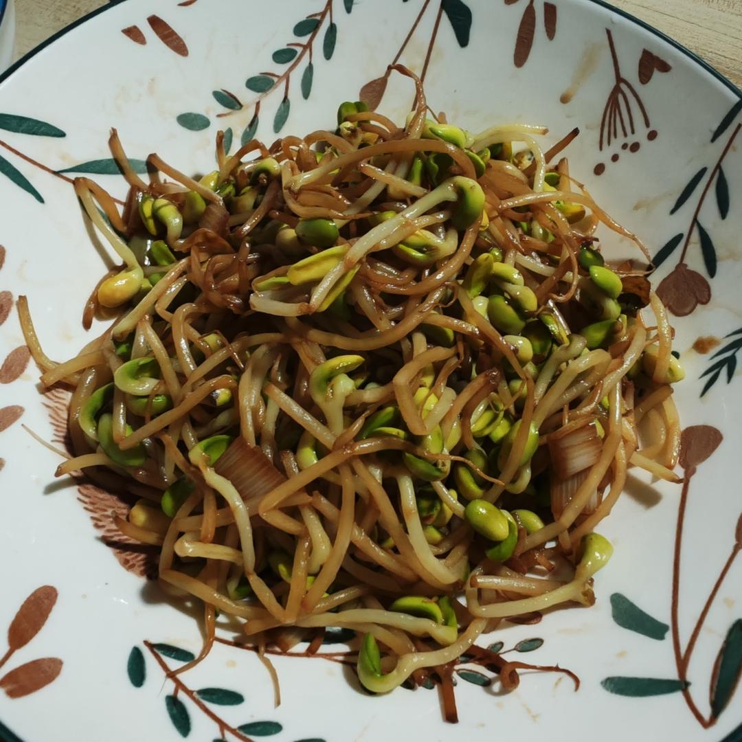 炒黄豆芽多加一步，锅气十足，孩子说太好吃了！
