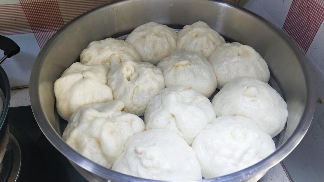 松软多汁的肉包子