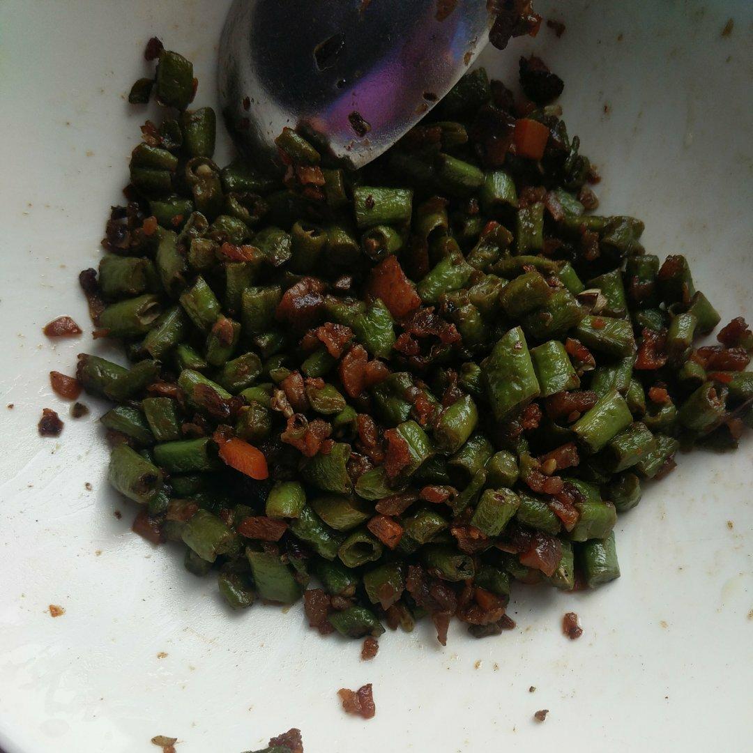 儿子能吃满满一碗饭的肉末豆角