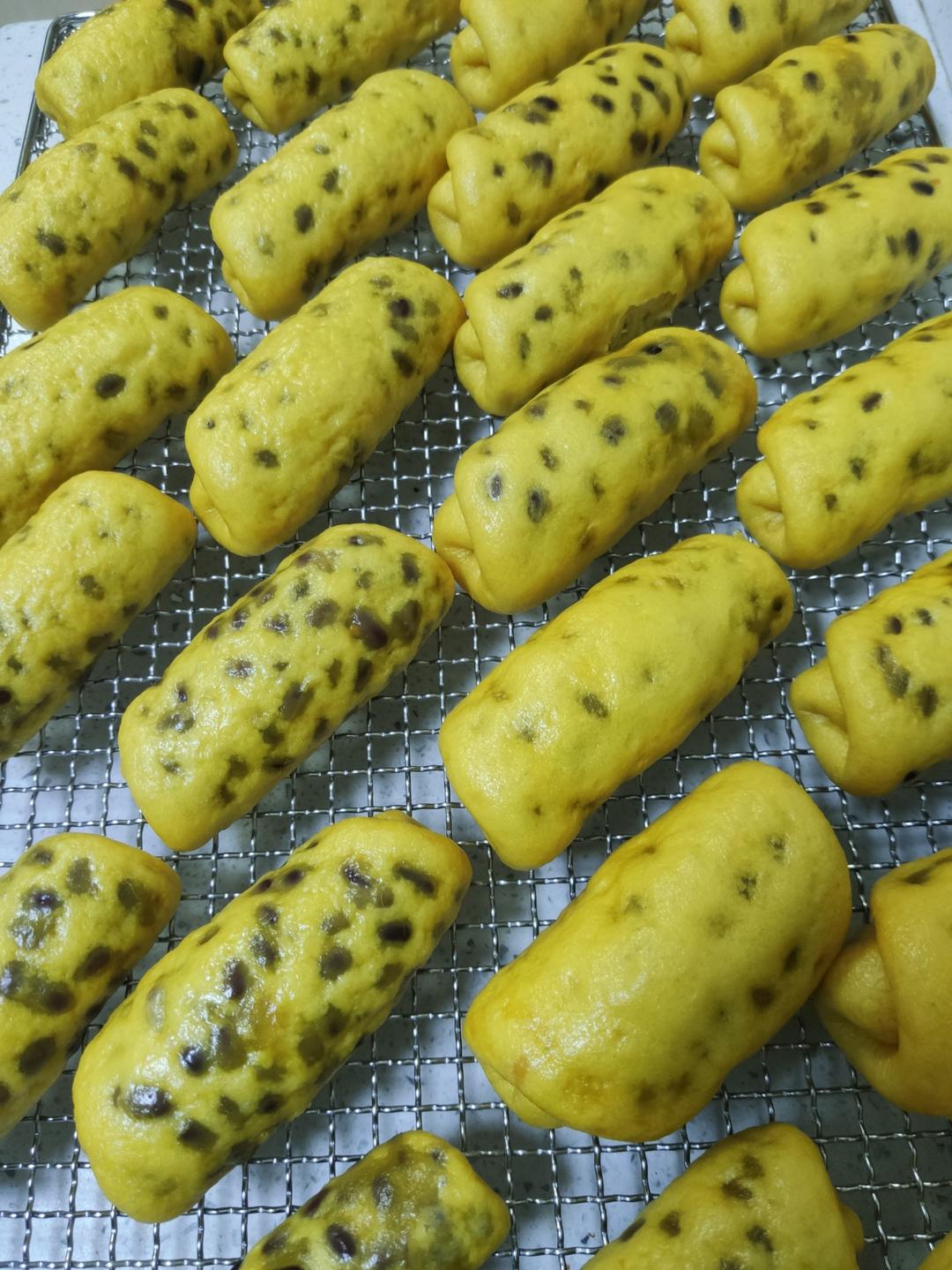 南瓜蜜豆卷 营养又健康 蓬松煊软比面包还好吃 附细节视频详解