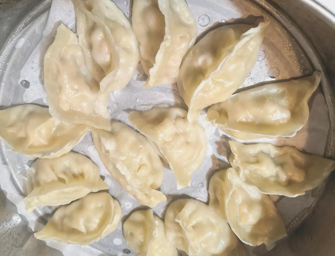 素馅饺子，香菇胡萝卜木耳鸡蛋芹菜洋葱馅蒸饺