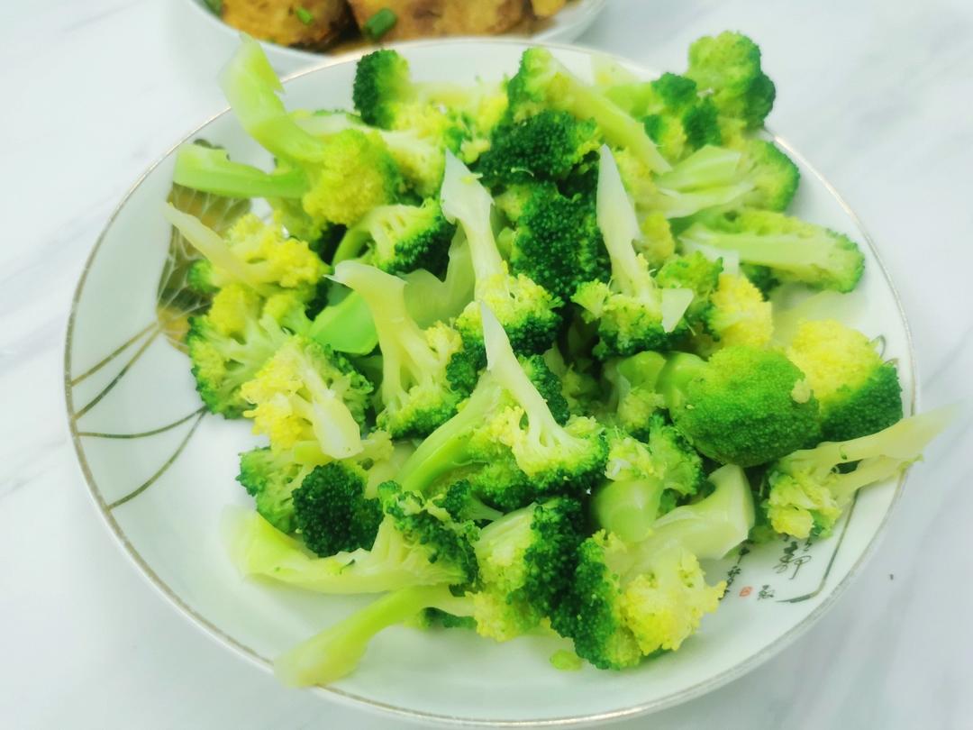 (懒人版)超简易白灼西兰花(少盐少油)