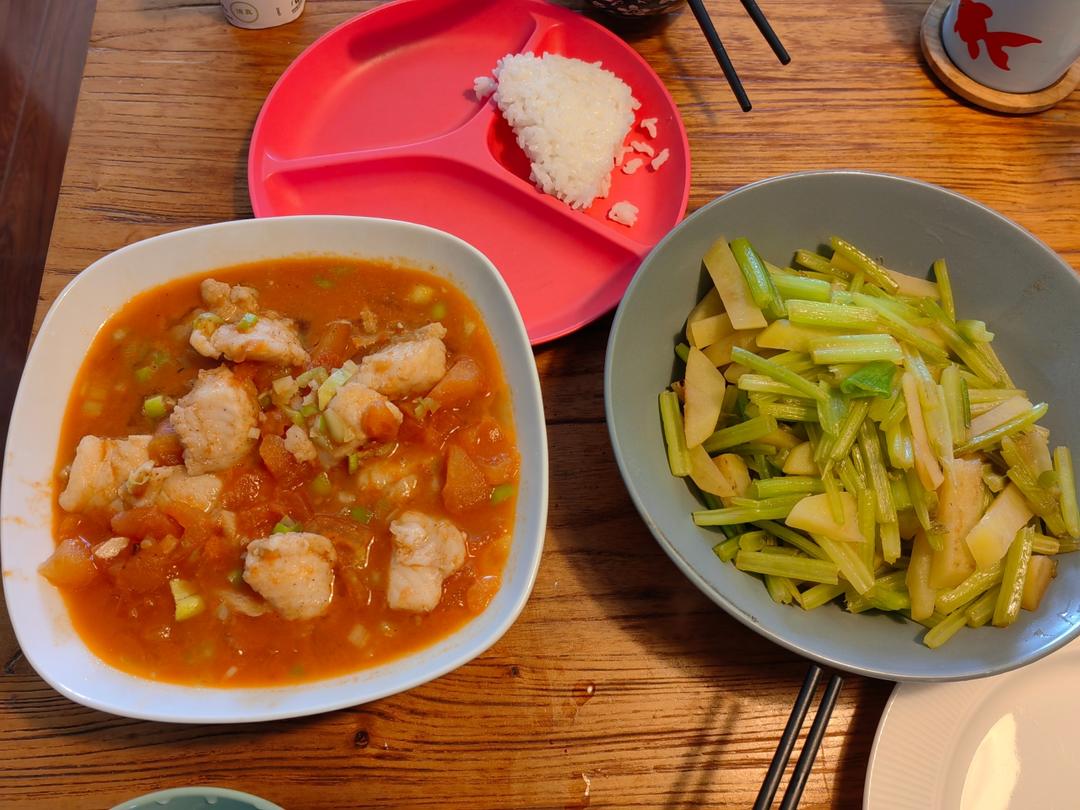 番茄鱼巴沙鱼（也可以用番茄龙利鱼），番茄酱汁超浓郁，营养又下饭！