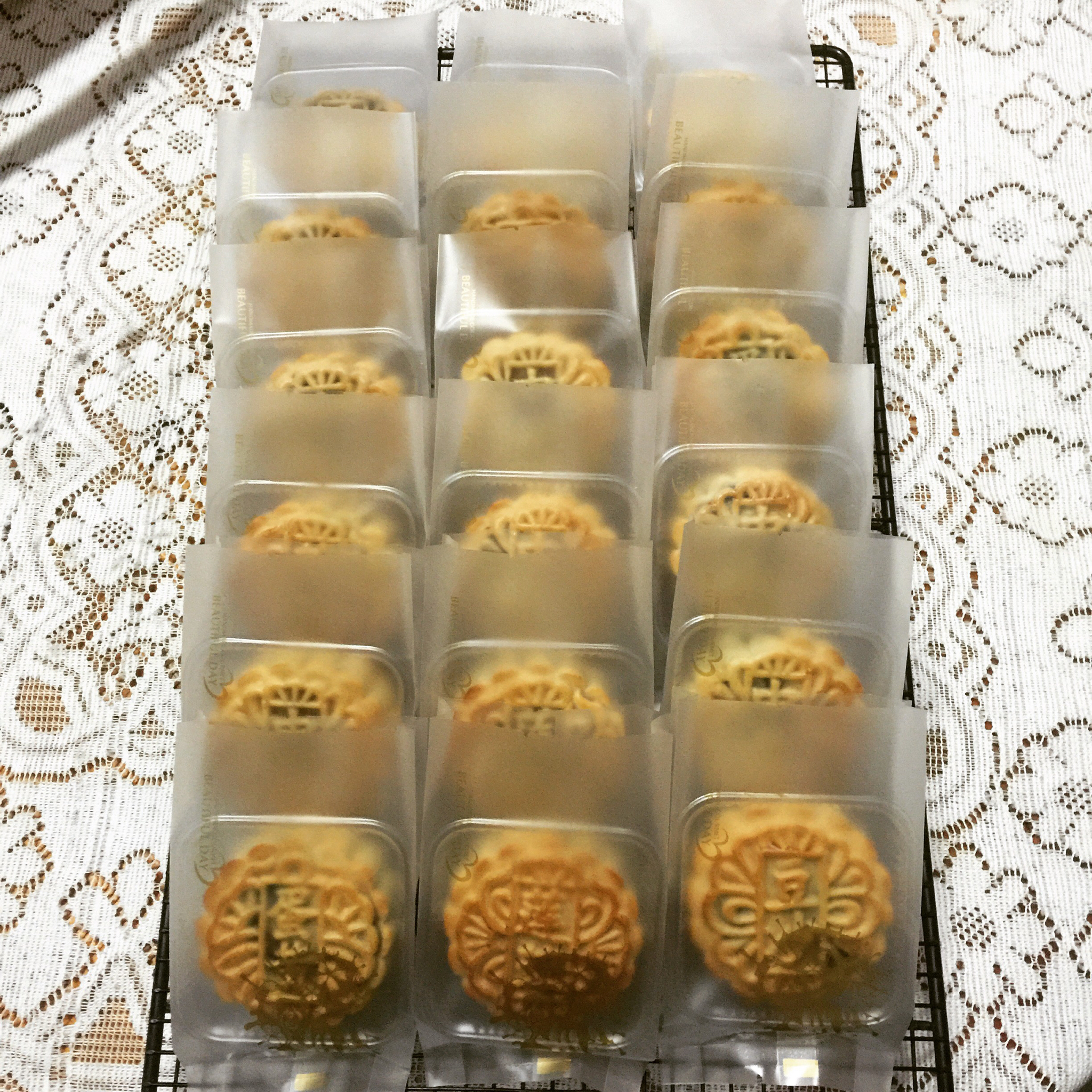 广式月饼—蛋黄莲蓉月饼