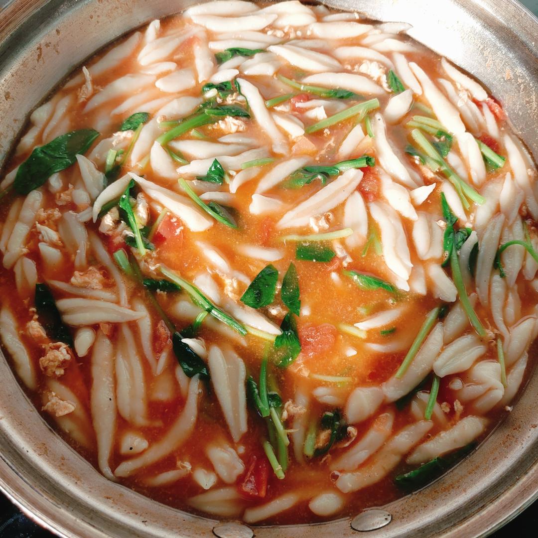 包饺子剩下的面，做了炝锅剪刀面，热乎乎吃美了