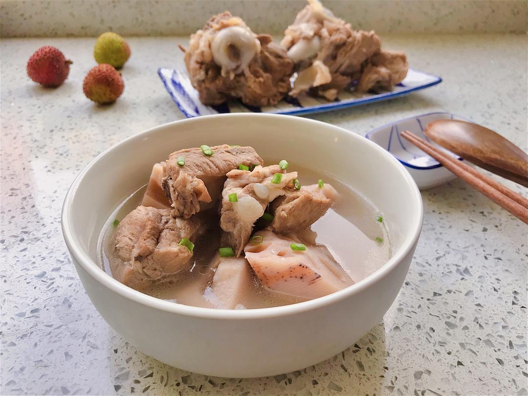 三碗不过瘾的莲藕排骨汤