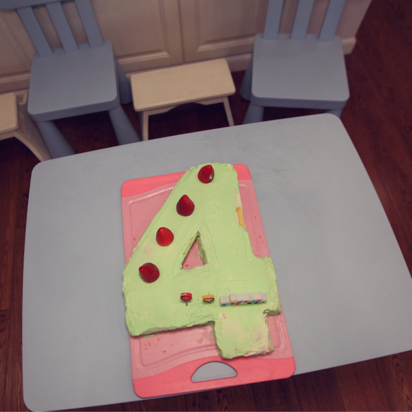 4岁创意数字生日蛋糕