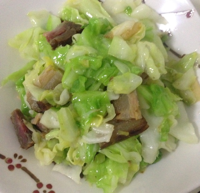 腊肉小炒圆白菜