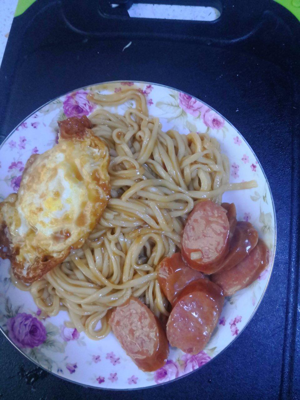 最近很火的荷包蛋焖面