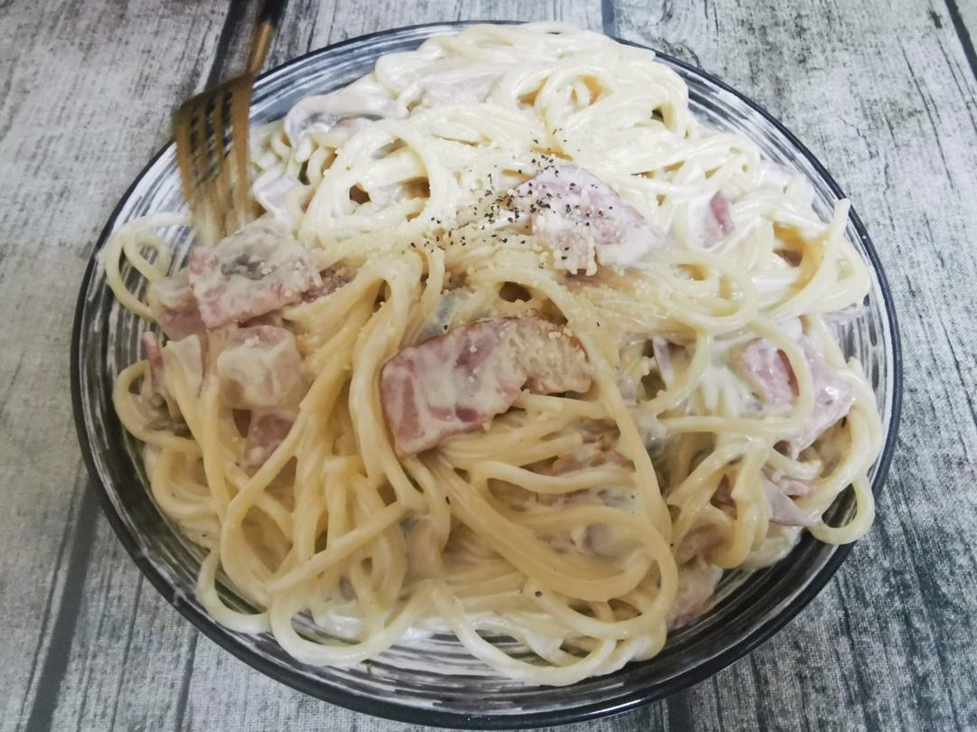 奶油蘑菇培根意大利面