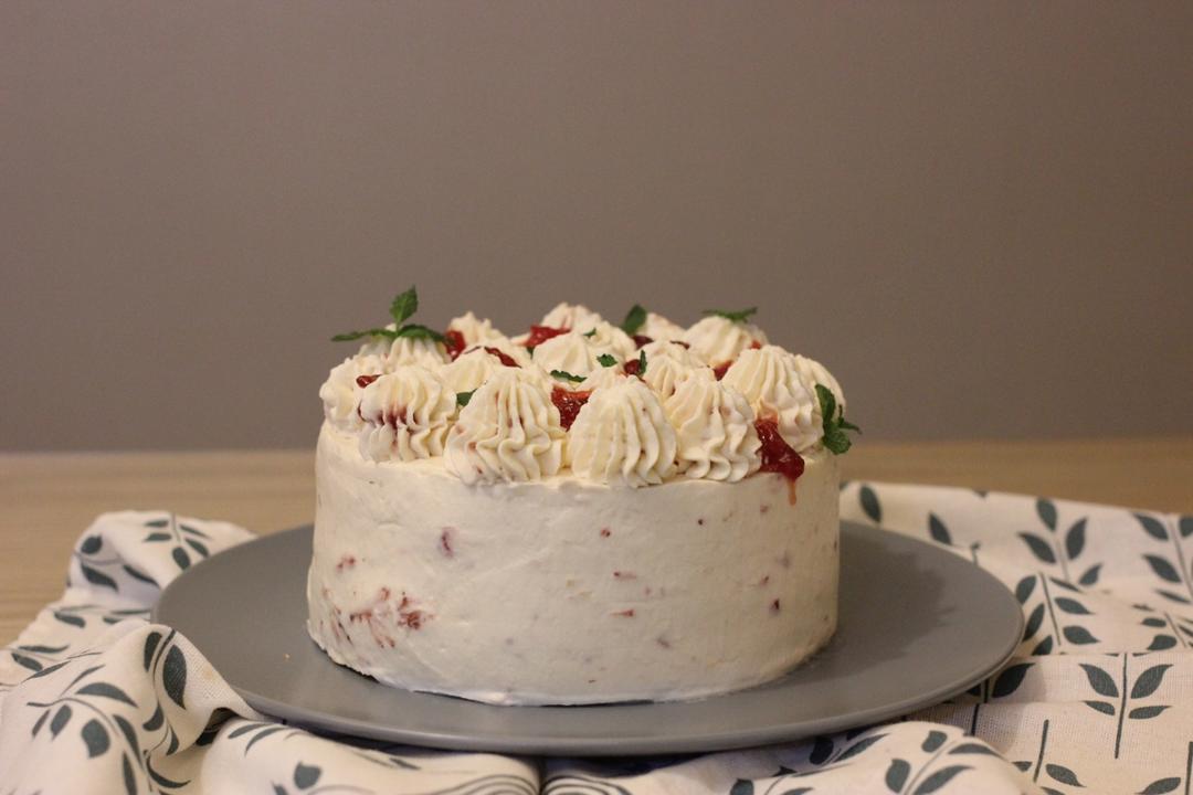 草莓奶油蛋糕/基础戚风胚，徒手脱模剖片及抹面挤花/「戚风及其衍生」烘焙视频蛋糕篇1