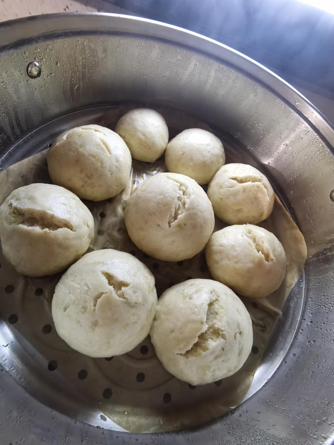 槐树花的最经典吃法一一槐树花馒头