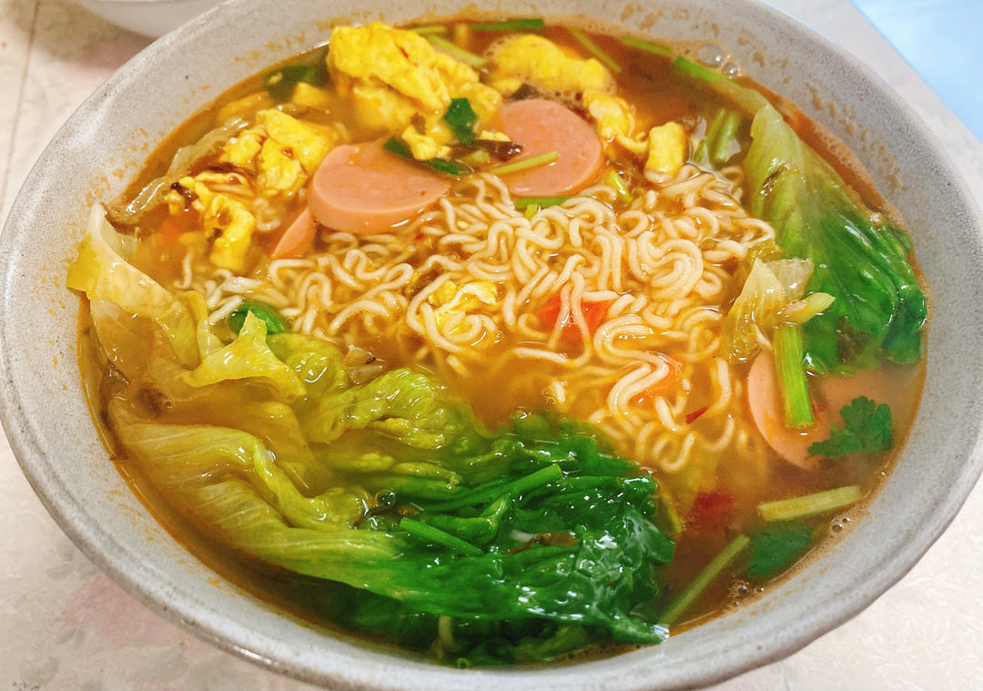 🔥好吃到一滴汤汁都不能放过～酸汤泡面