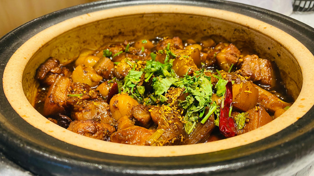 【板栗红烧肉】