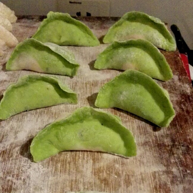 翡翠白玉白菜饺子详细版（附翡翠白玉白菜饺子包法，翡翠白玉饺子皮两种制法，面包机和面，翡翠白玉烧卖，各种馅料搭配）
