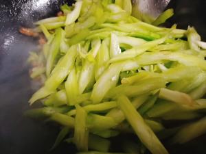 家常菜——芹菜炒肉的做法 步骤10