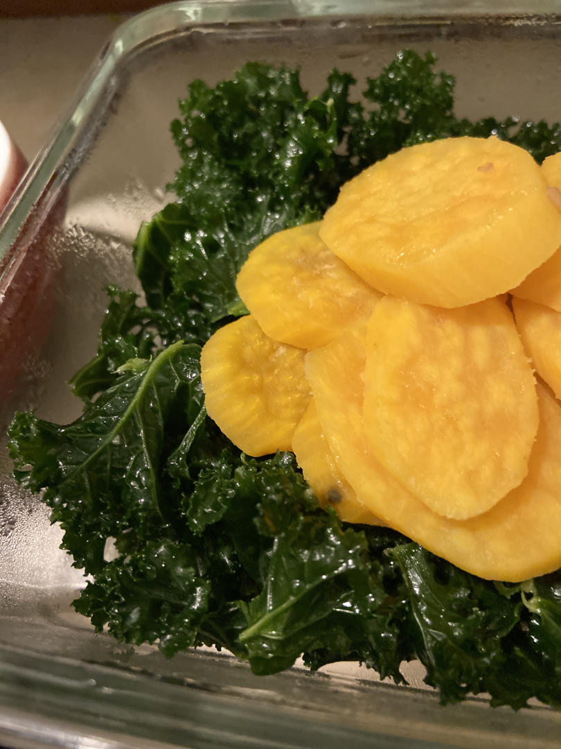 羽衣甘藍核桃葡萄乾沙拉