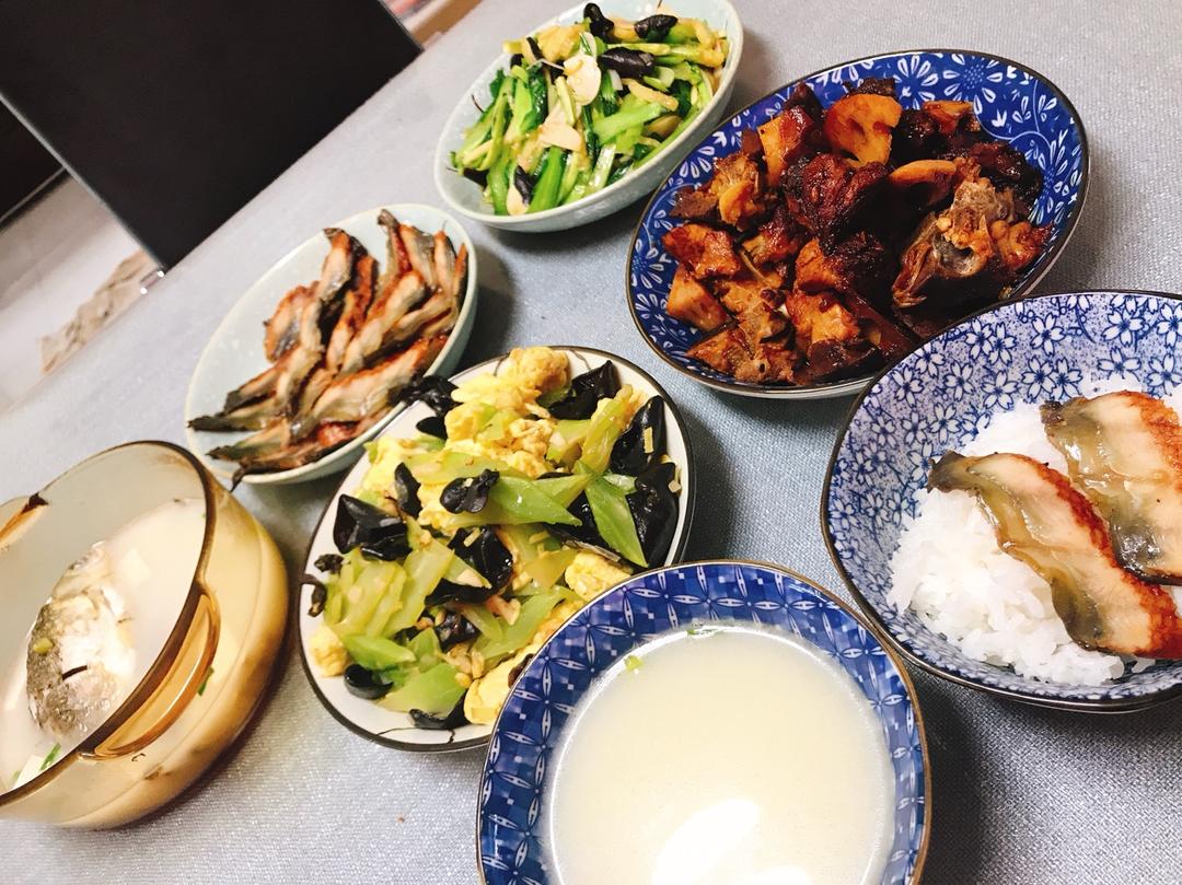 莴笋木耳炒鸡蛋