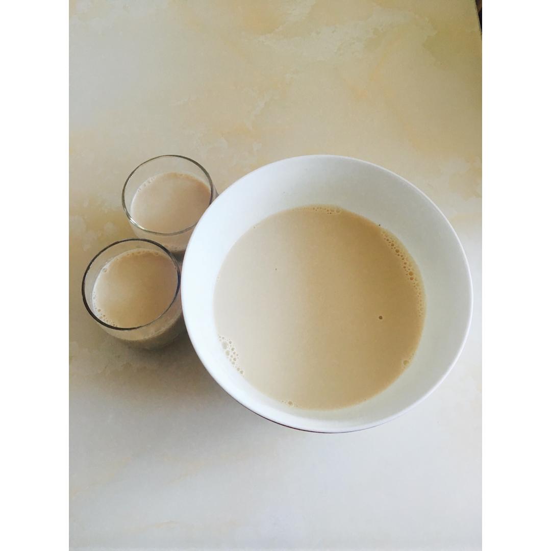 浓浓的锅煮奶茶
