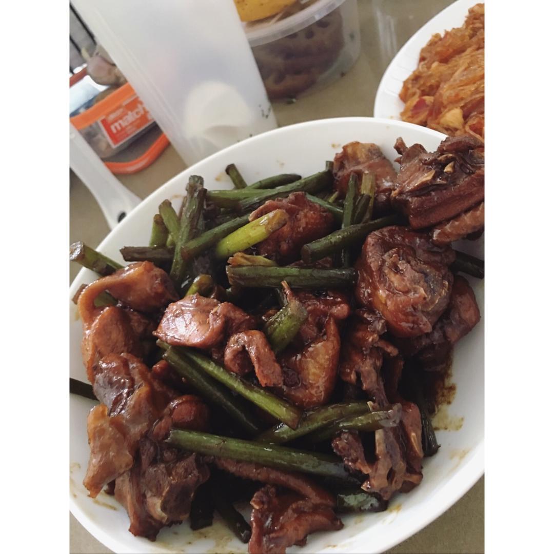蒜苗炒肉丝