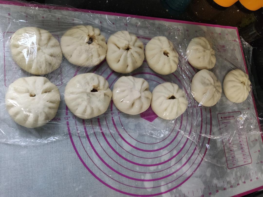 松软多汁的肉包子