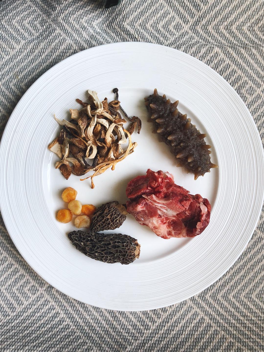 新汤谱!养脾固肾!在秋天做好养生!羊肚菌海参汤的做法