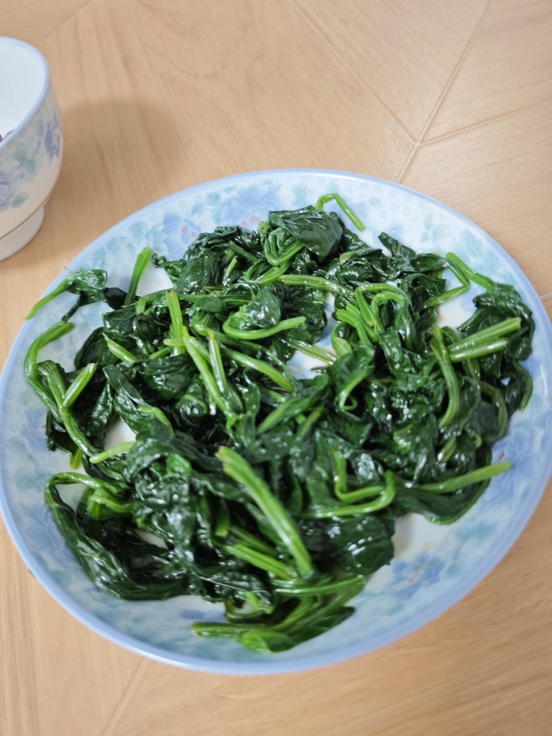 凉拌菠菜(家传秘方)