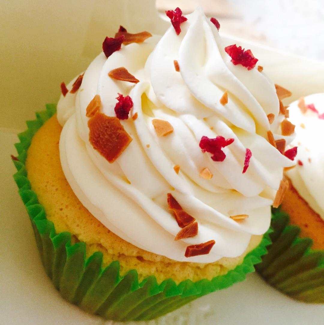 戚风杯子蛋糕^_^不开裂不回缩喔～