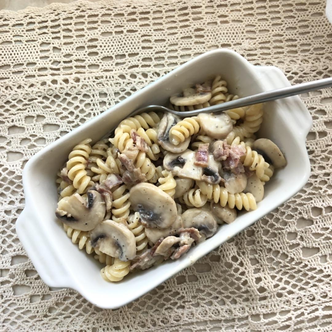 奶油蘑菇意大利面
