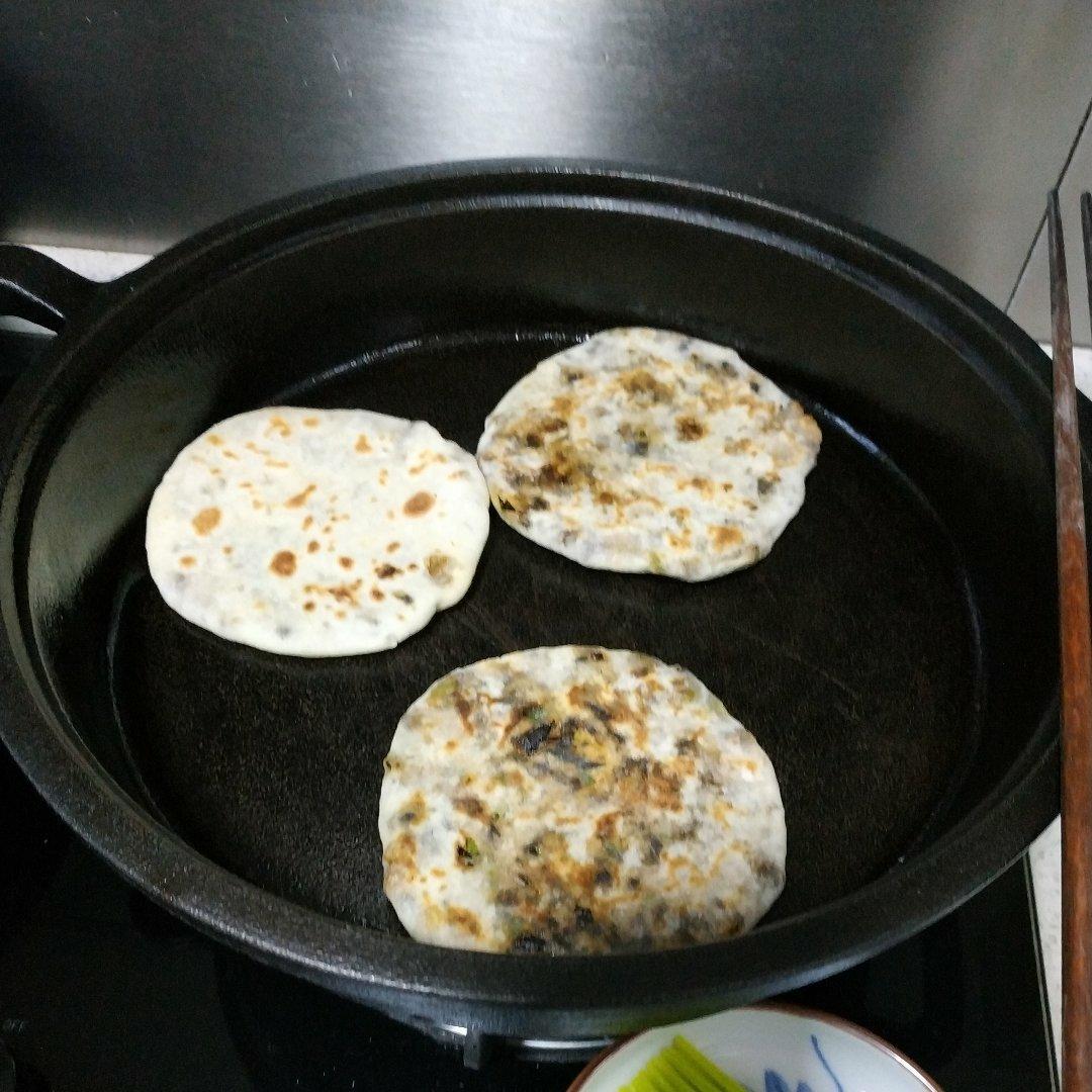 薄脆的梅干菜肉饼