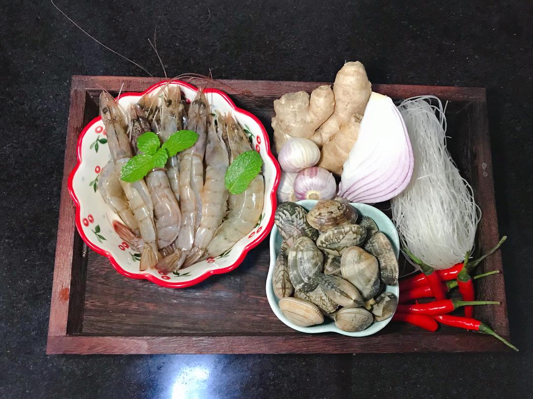 蒜蓉粉丝花甲虾🦐的做法 步骤1