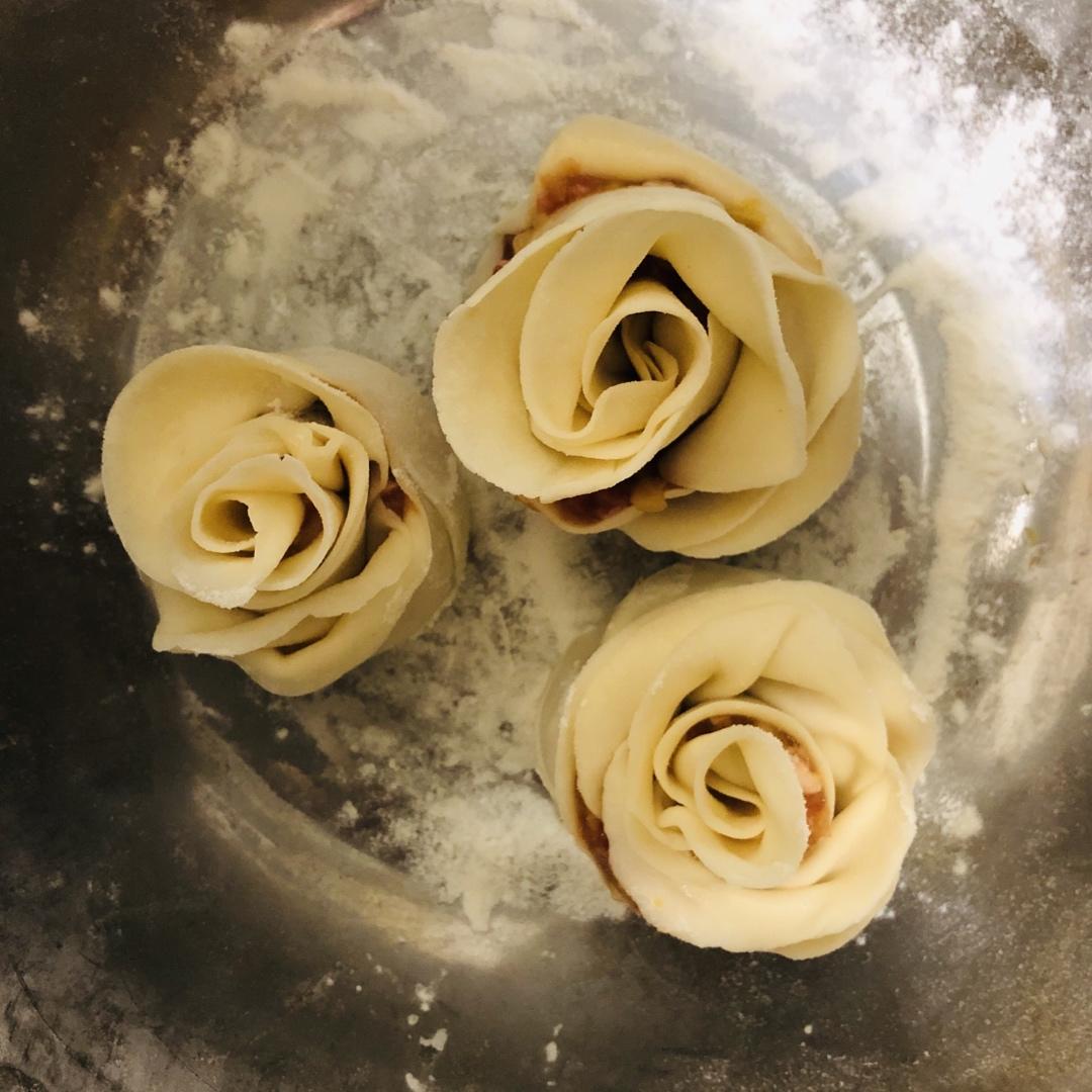 好看又好吃的《花式玫瑰煎饺》，据说这才是饺子的正确打开方式