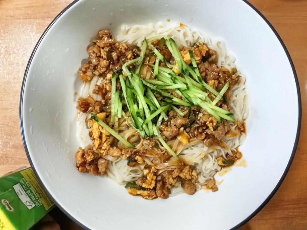 真想让你们尝尝这碗肉酱拌面🍜太香太香了