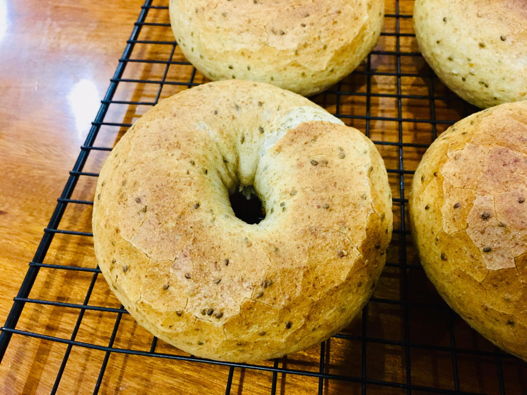 黑麦奇亚籽贝果