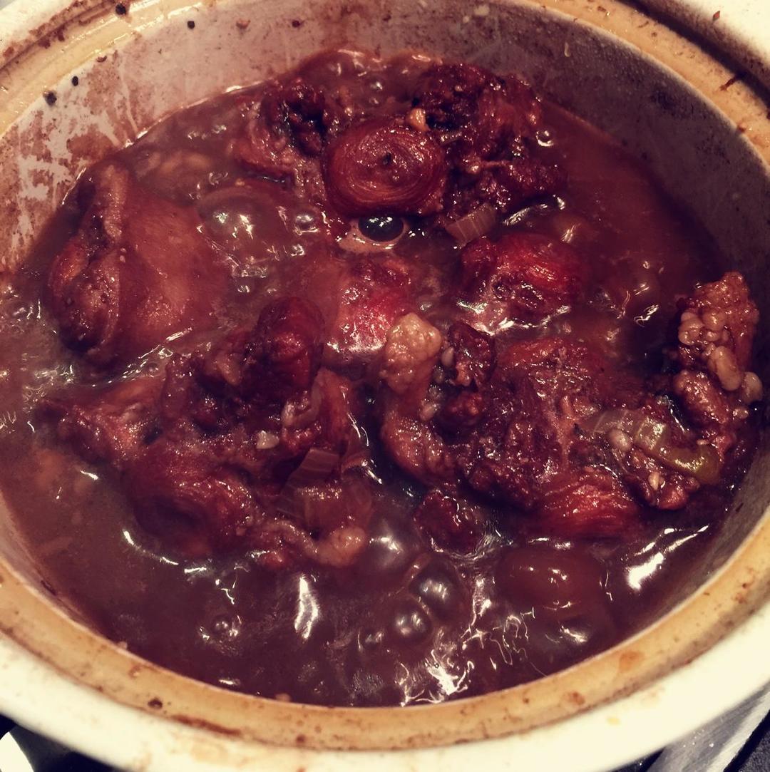 红酒黑胡椒煨牛尾