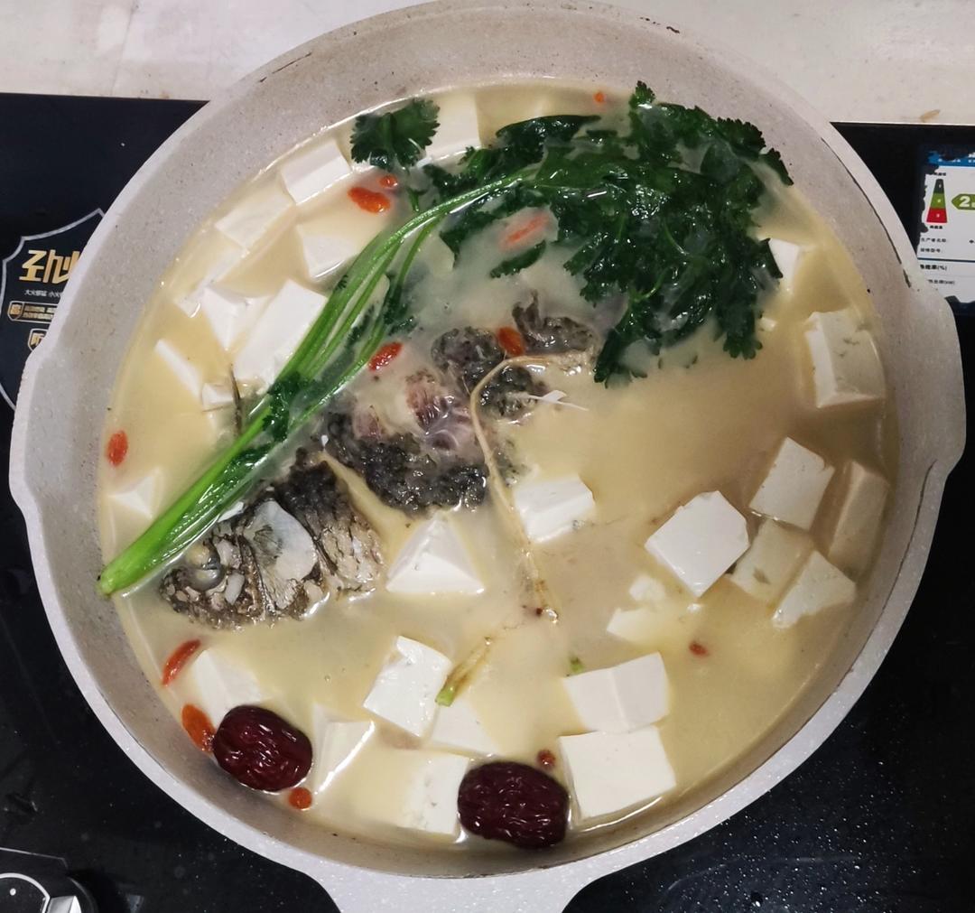 鲫鱼汤(鲫鱼豆腐汤)