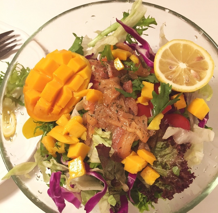 芒果三文鱼沙拉(适合夏日的低脂高蛋白健身餐）