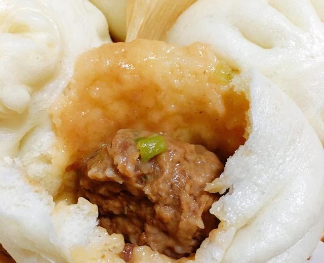 软到拿不住,汤汁任性流的「猪肉小葱包」的做法