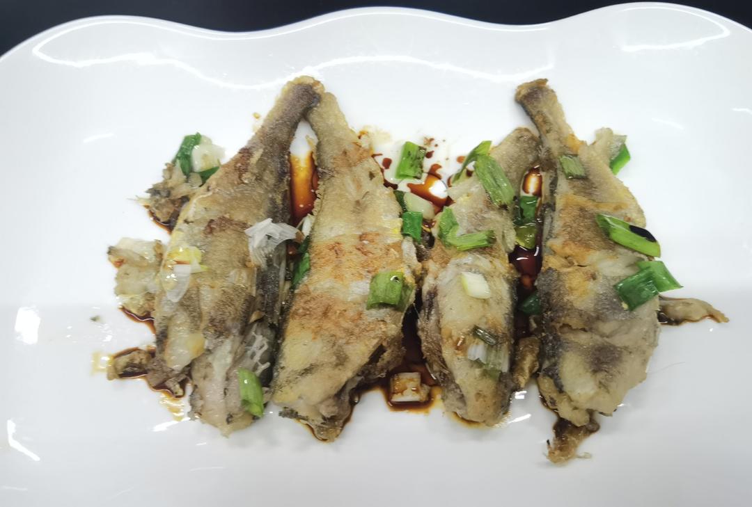 煎鱼/煎黄花鱼/漂亮不掉皮/铁锅煎鱼不粘锅