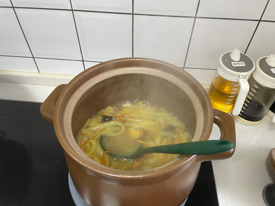 虫草花母鸡汤