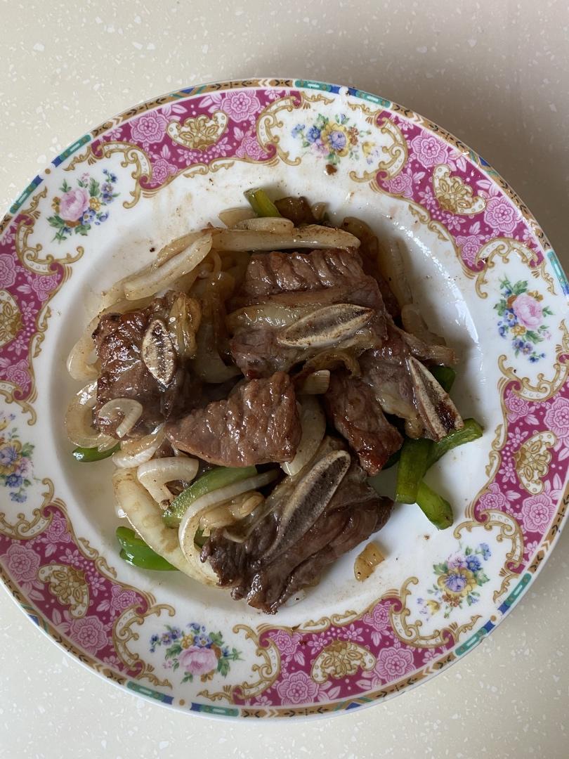 超级简单的洋葱牛仔骨