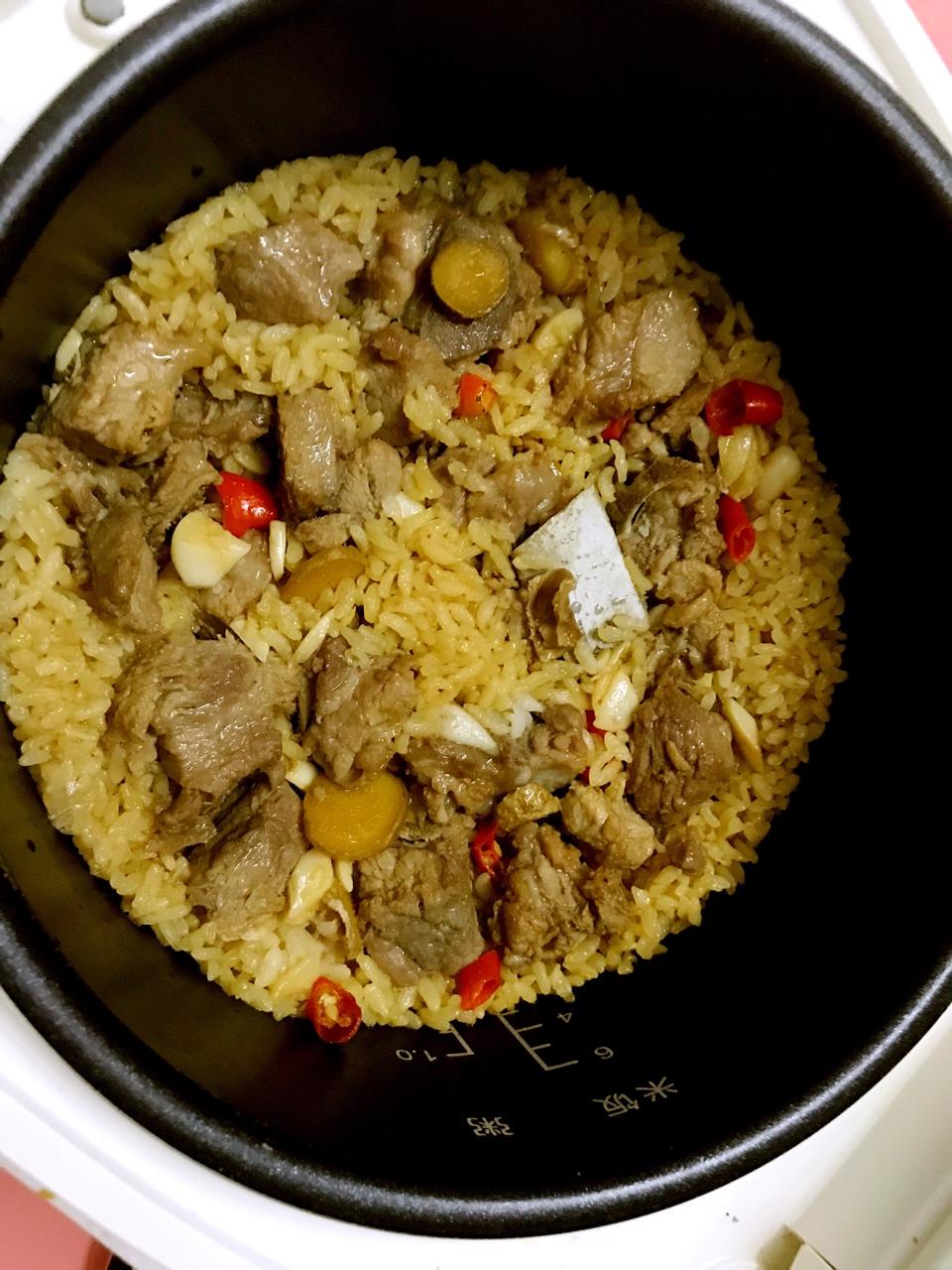 喷香排骨焖饭（爆好吃）